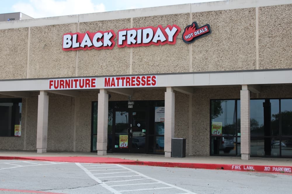 Black Friday Hot Deals closes in Richardson