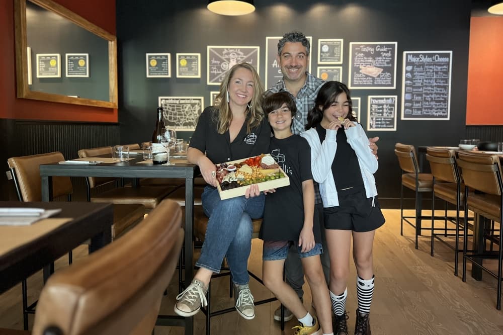 Cheese, wings, wine and more new businesses coming to South Austin