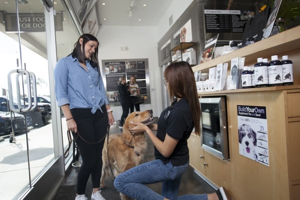 JustFoodForDogs opens pantry in Rollingwood