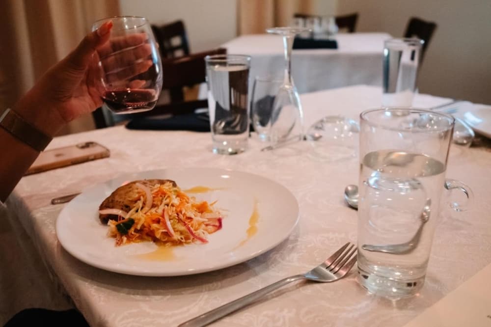 Missouri City wine tasting room Off the Vine emphasizes the value of quality time