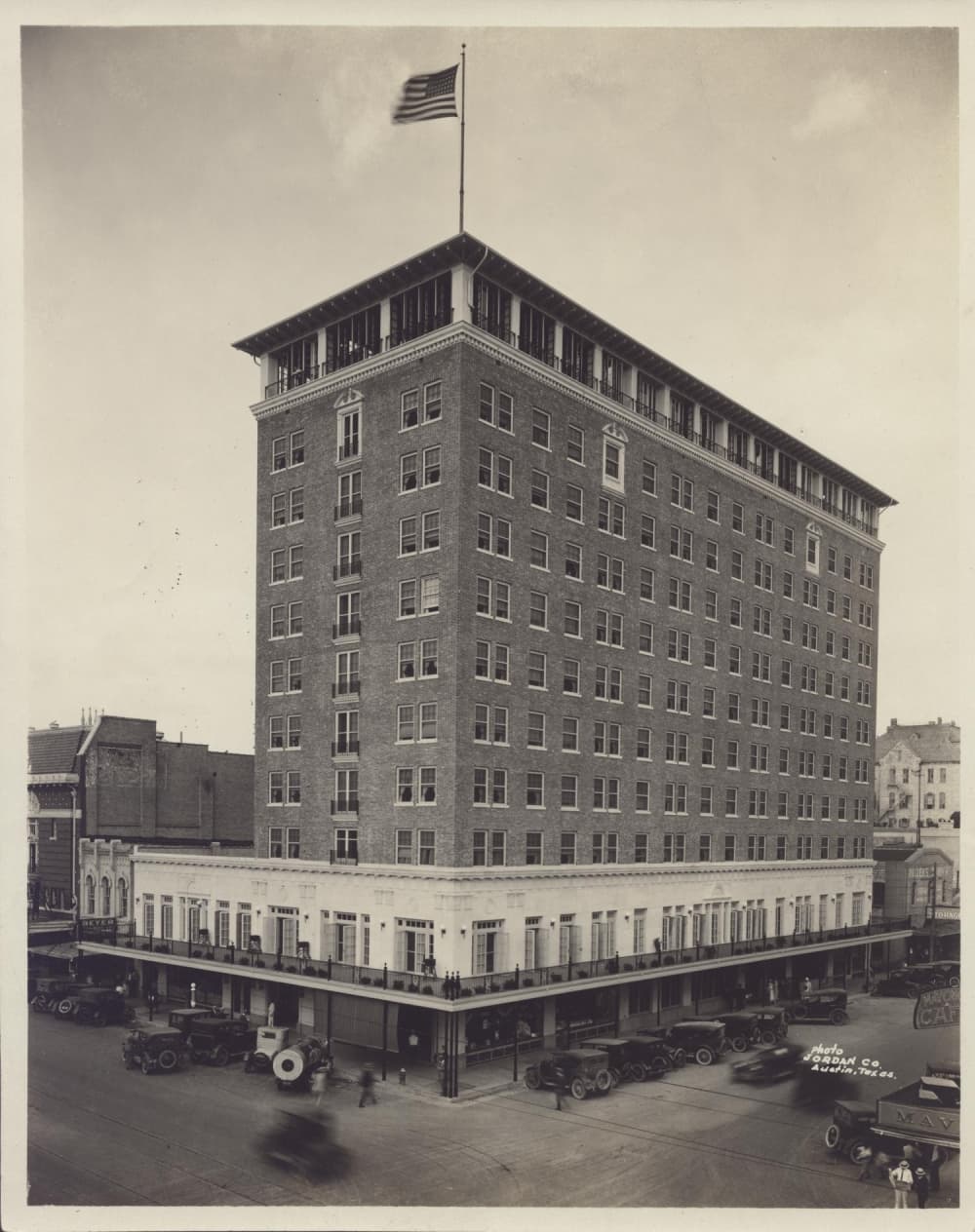 A photo from 1924 shows the exterior.