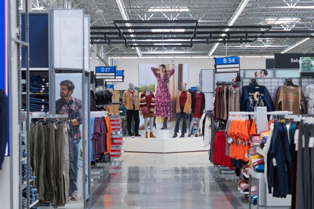 Lake Jackson Walmart celebrates re-opening and gives grant to local charities 