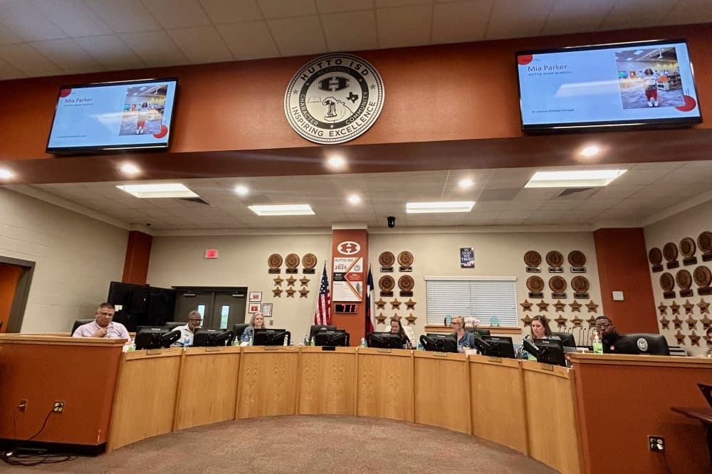 Hutto ISD Superintendent Raúl Peña resigns