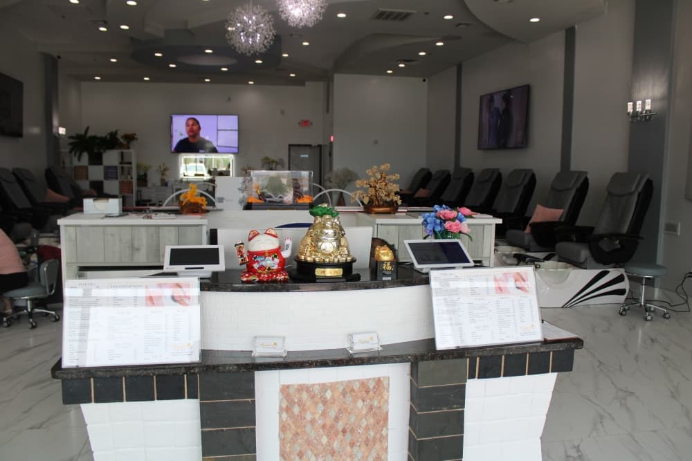 Mimosa Nail Bar offers services in Frisco