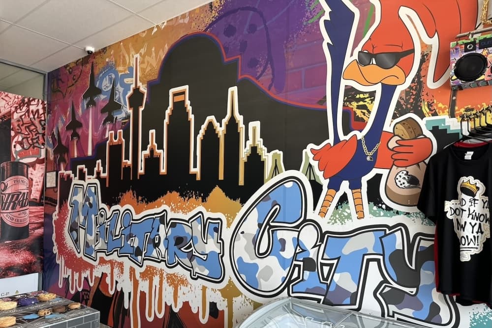Cookie Plug has graffiti murals.
