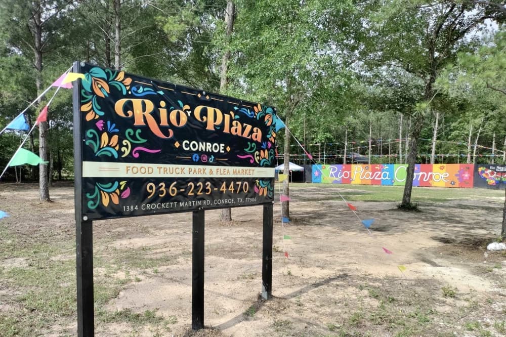Rio Plaza Conroe sign on land