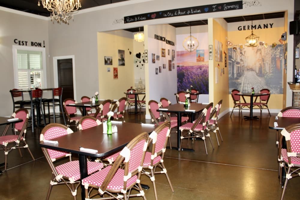 Mona’s French Cafe