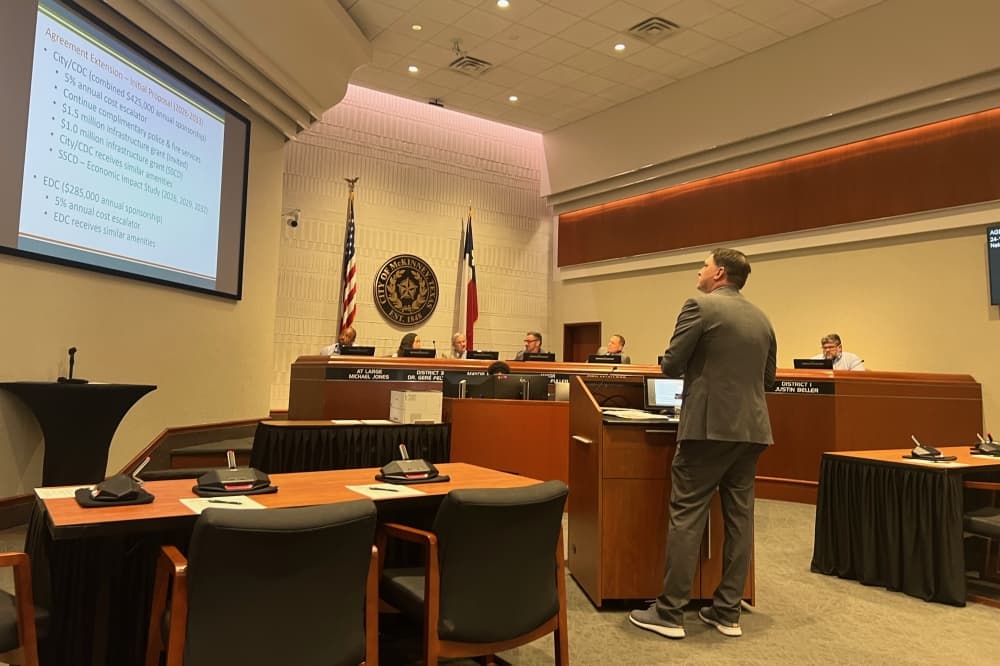 Steve Tilton speaking to council members