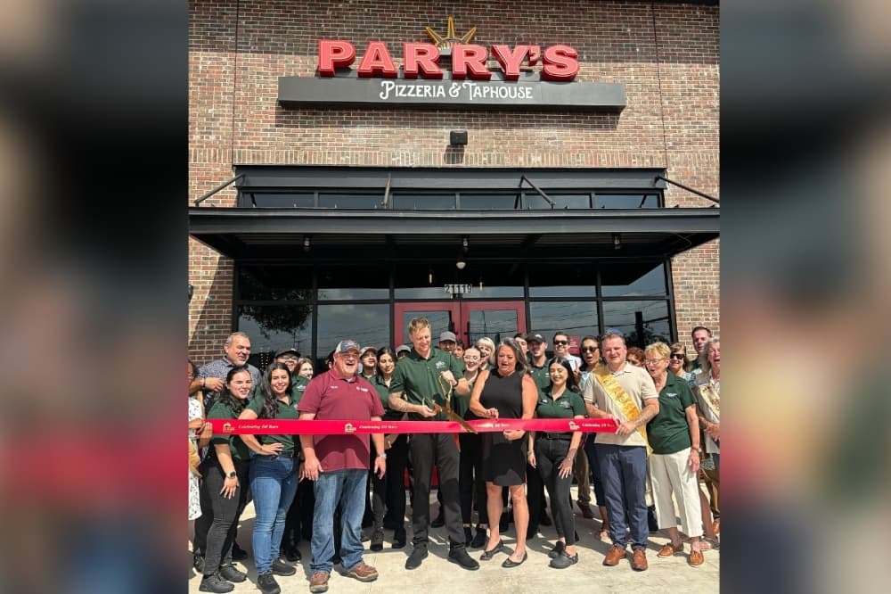 Parry’s Pizzeria & Taphouse in Stone Oak celebrates grand opening with ribbon-cutting
