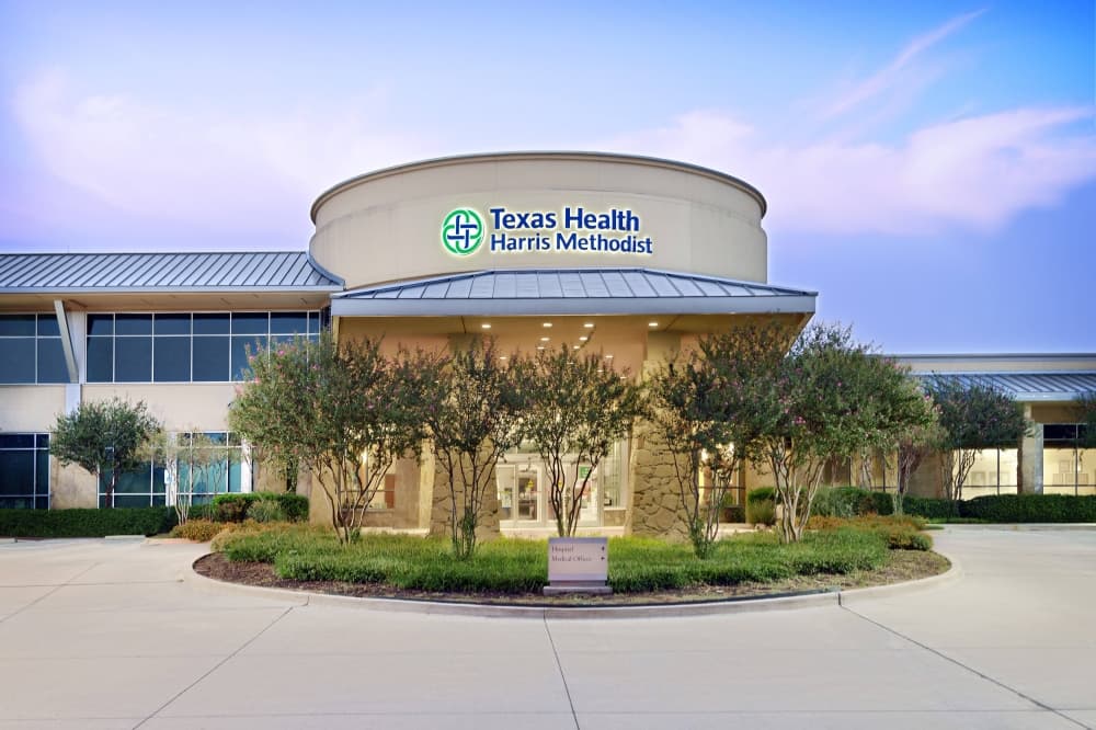 Building with Texas Health Southlake signage. 