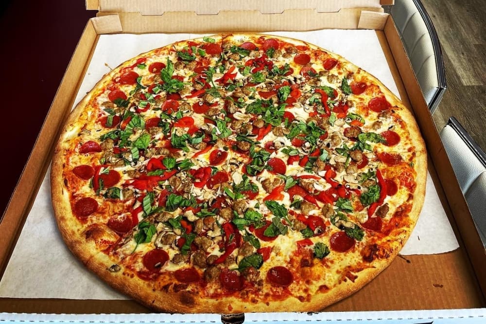 Jersey Giant Pizza serves family-style East Coast pizza in Bee Cave