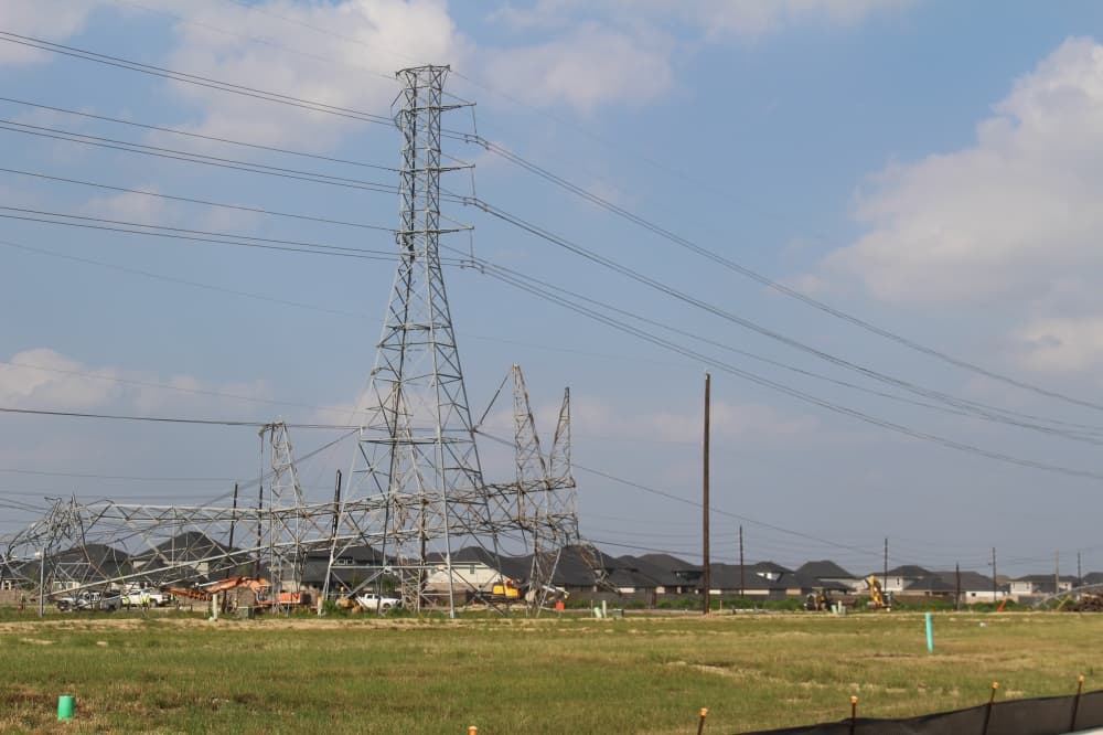 CenterPoint pushes to restore power to remaining 140,000 Houston-area customers