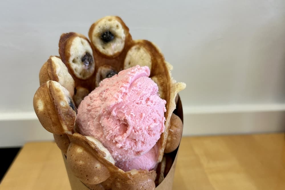 bubble waffle with ice cream