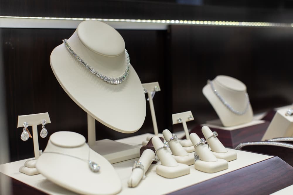 Diamonds Direct showroom now open on I-45