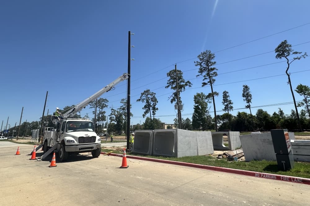 Entergy Texas nears completion on 1st phase of utility relocations for Northpark Drive overpass project