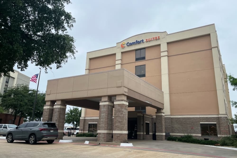 2 Grapevine hotels change owners