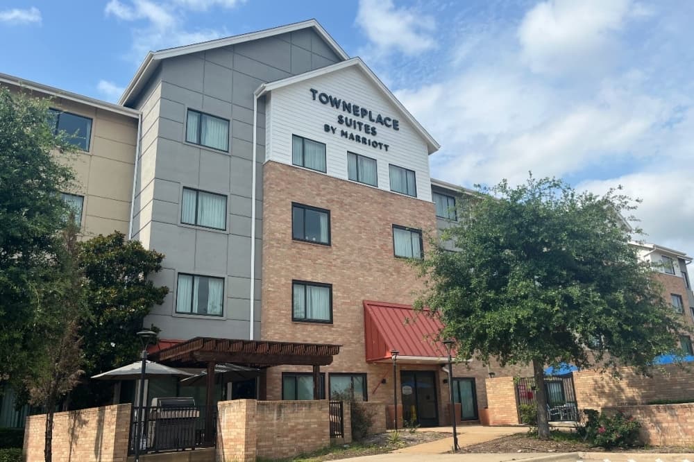 New ownership takes over Lewisville hotel