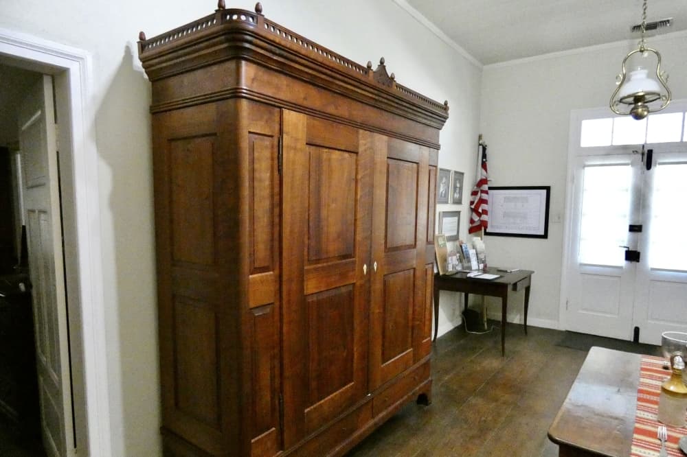 Image shows a wardrobe.