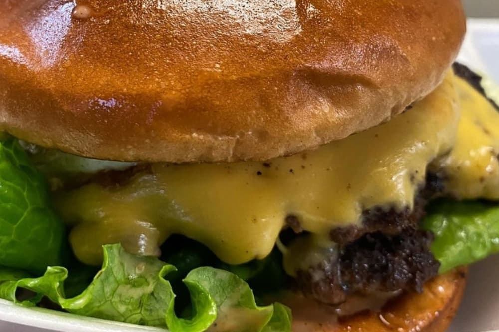 Mr. Juicy preparing to open Castle Hills-area burger spot