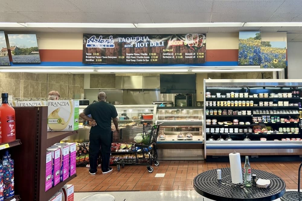 Arlan’s Market taqueria and hot deli now open