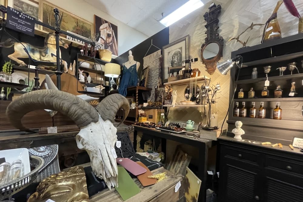 The Antique Gallery of Round Rock features home decor and furniture. (Grant Crawford/Community Impact)