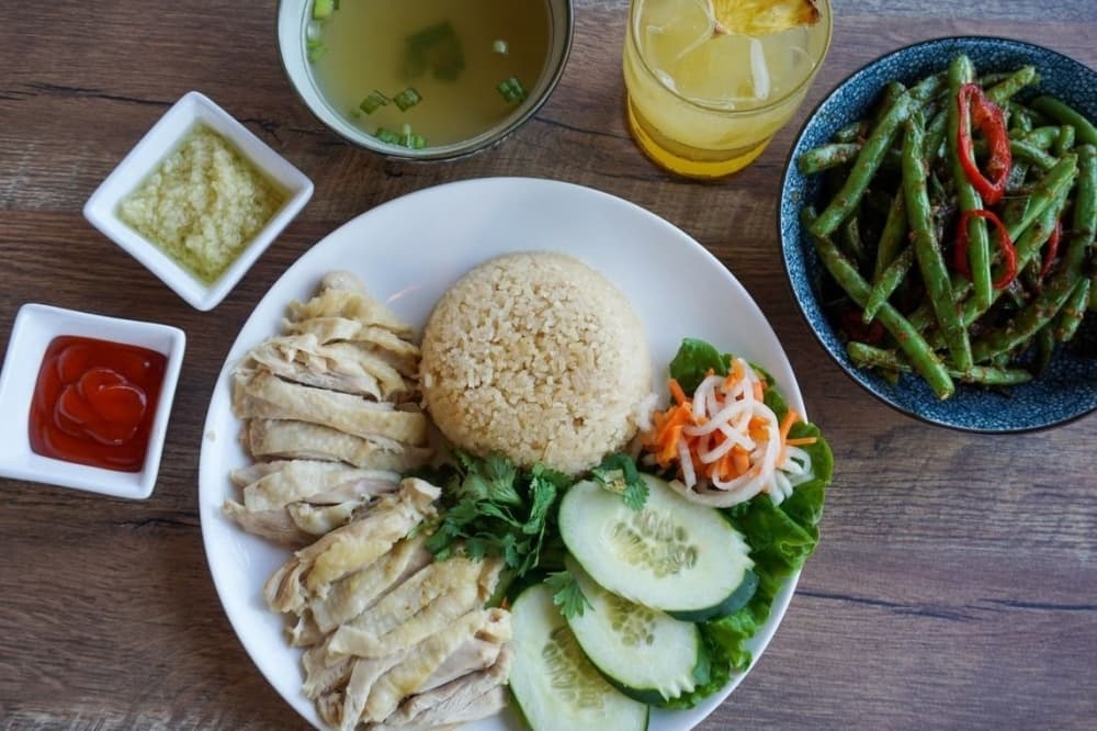 Lee's Kitchen + Cocktails serves Asian comfort food, family recipes in West Lake Hills