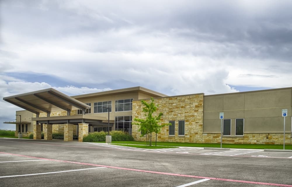 An image of the exterior of the Lone Star Circle clinic.  