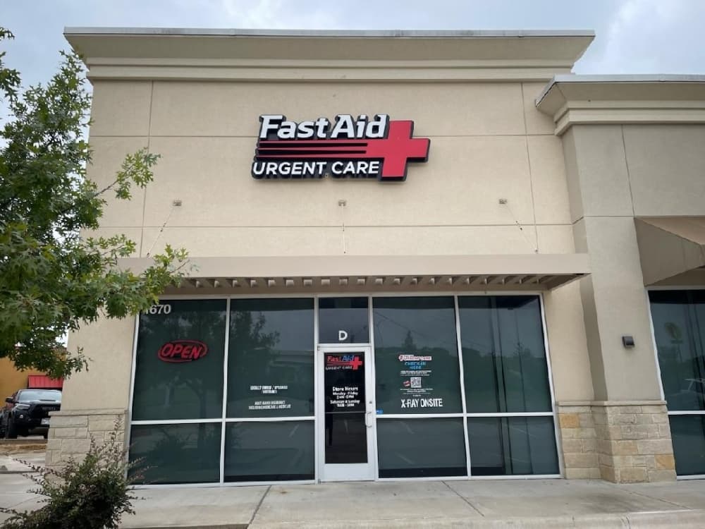 An image of the exterior of the Fast Aid urgent care. 