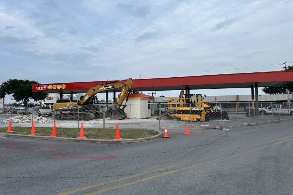 H-E-B on East Hopkins Street in San Marcos undergoes renovations