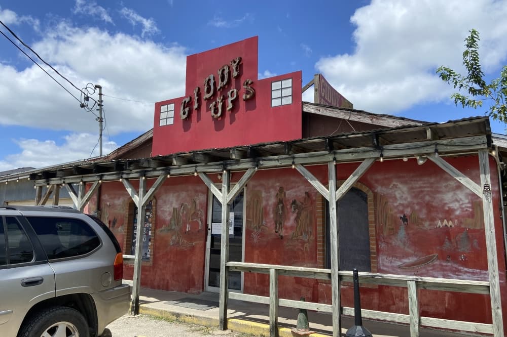 South Austin bar Giddy Ups to close current location