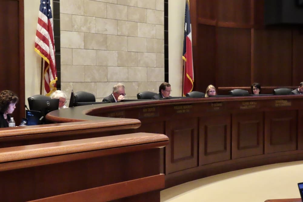 Lewisville council considers city staff compensation