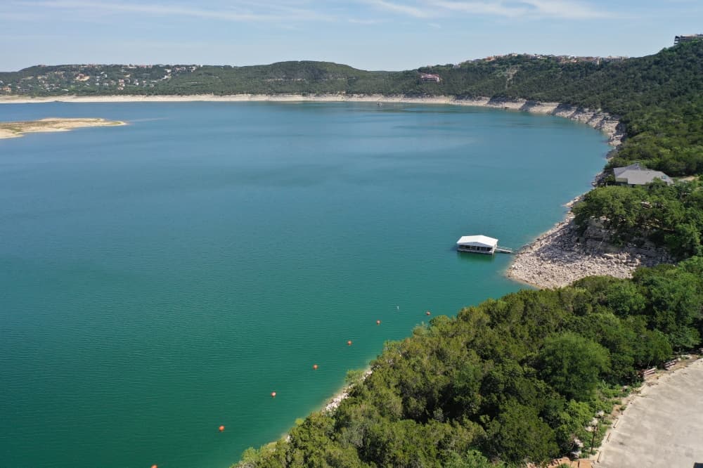 People, pets advised to avoid algae in Lake Travis following dog death