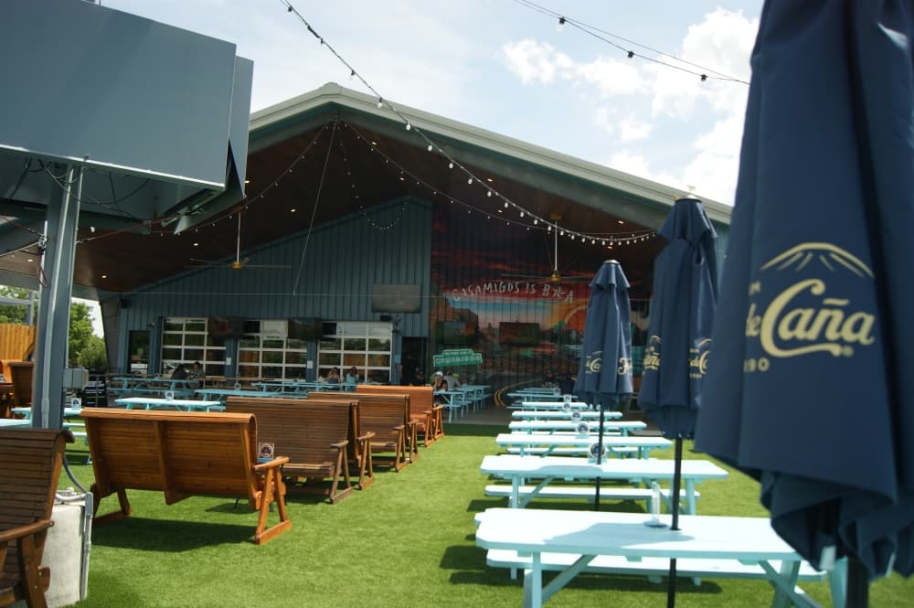 An image of the outdoor patio of the Bouldin Acres Braker Lane location. 