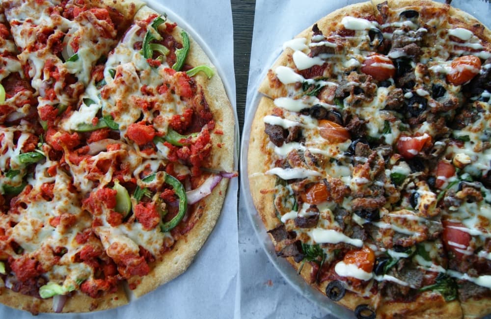 A pork-free restaurant, Promise Pizza offers beef or vegan pepperoni, turkey bacon and chicken sausage. (Anna Deardorff/Community Impact)