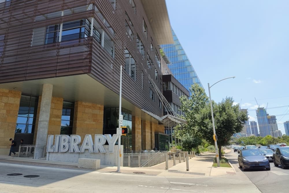Austin libraries turn to off-duty law enforcement to address mounting safety concerns