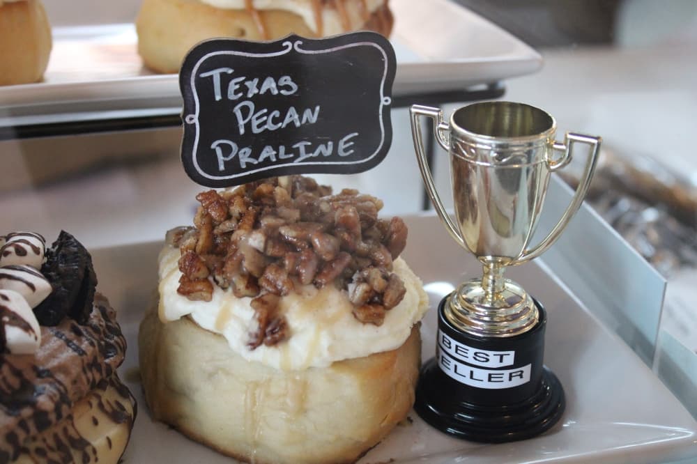 Texas Pecan Praline rolle from Cinnholic