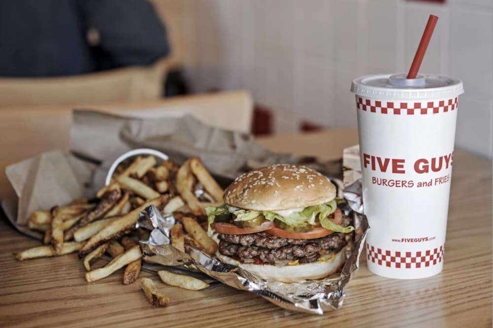 Popular burger chain opens new location in Manvel