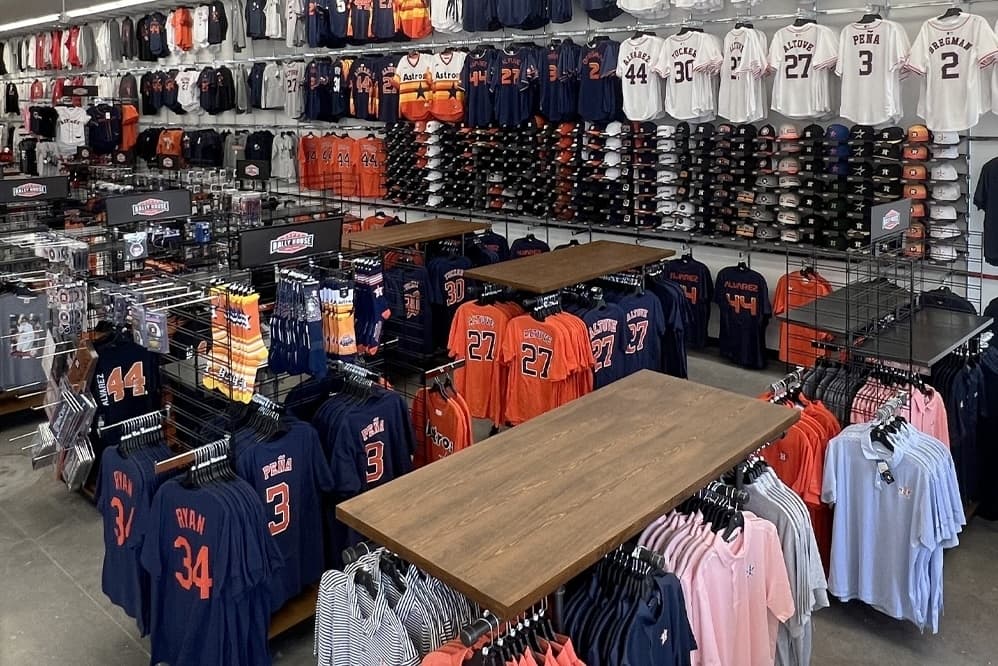 Rally House now selling officially licensed sports apparel, merchandise in Willowbrook Plaza