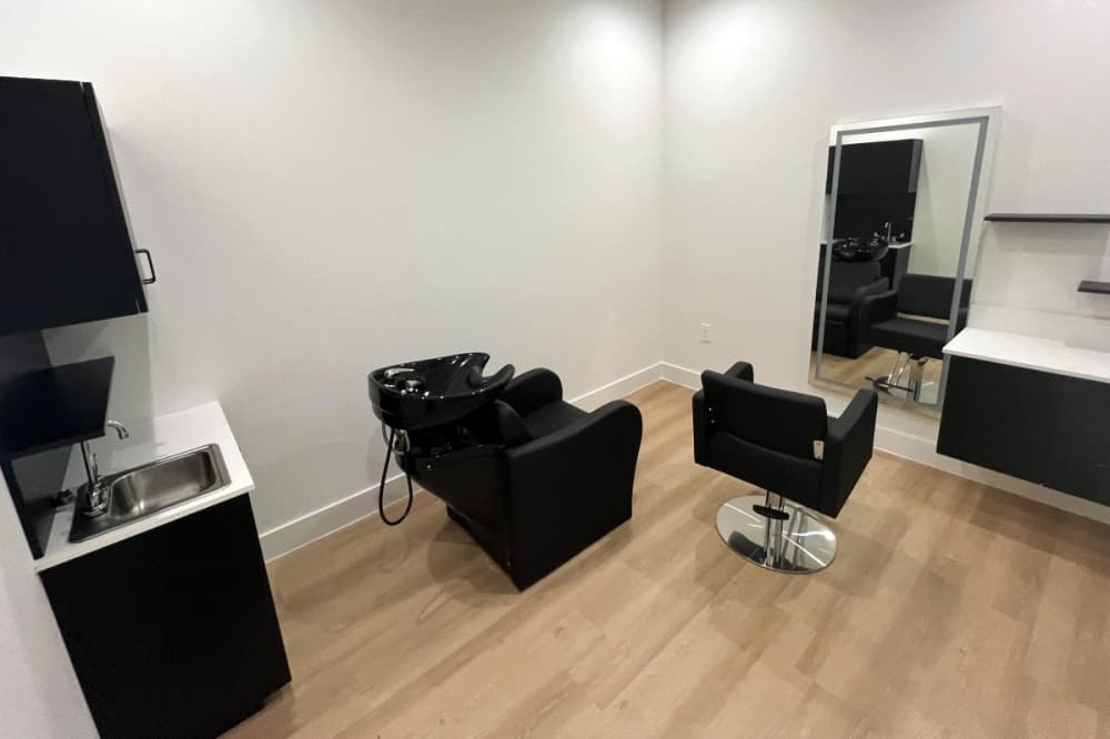 Blownaway Salon Suites 2 offers business spaces in Keller