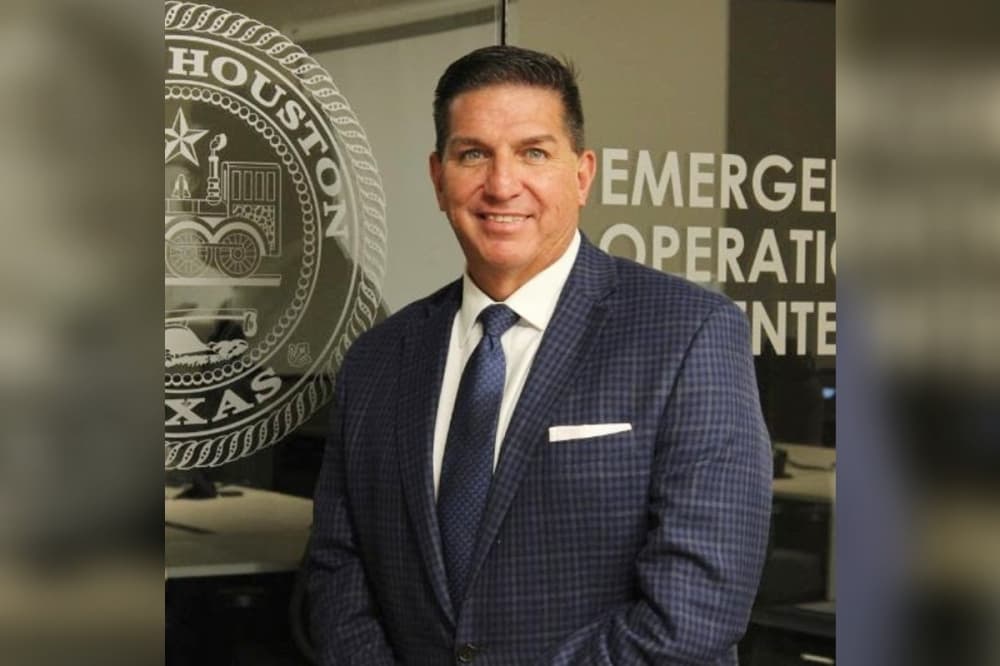 Whitmire replaces Houston Fire Chief Samuel Peña with Thomas Muñoz