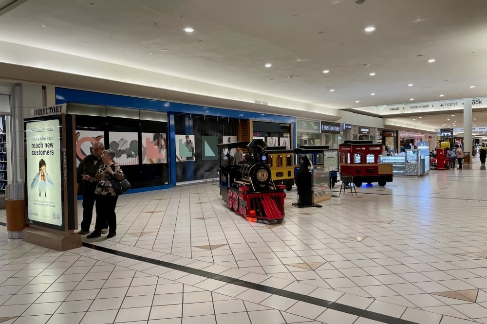 Fan Outfitters to offer sports apparel in Willowbrook Mall