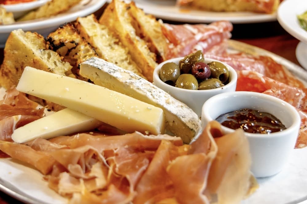 olives and cheese with chiles 
