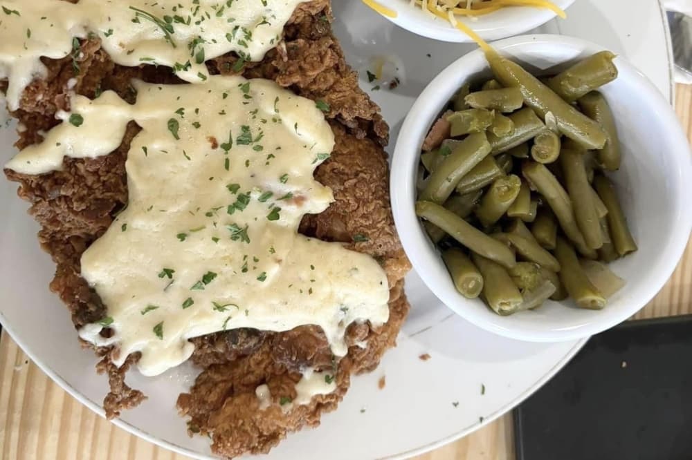 Corey's Kitchen at The Fillin' Station opens in Alvin