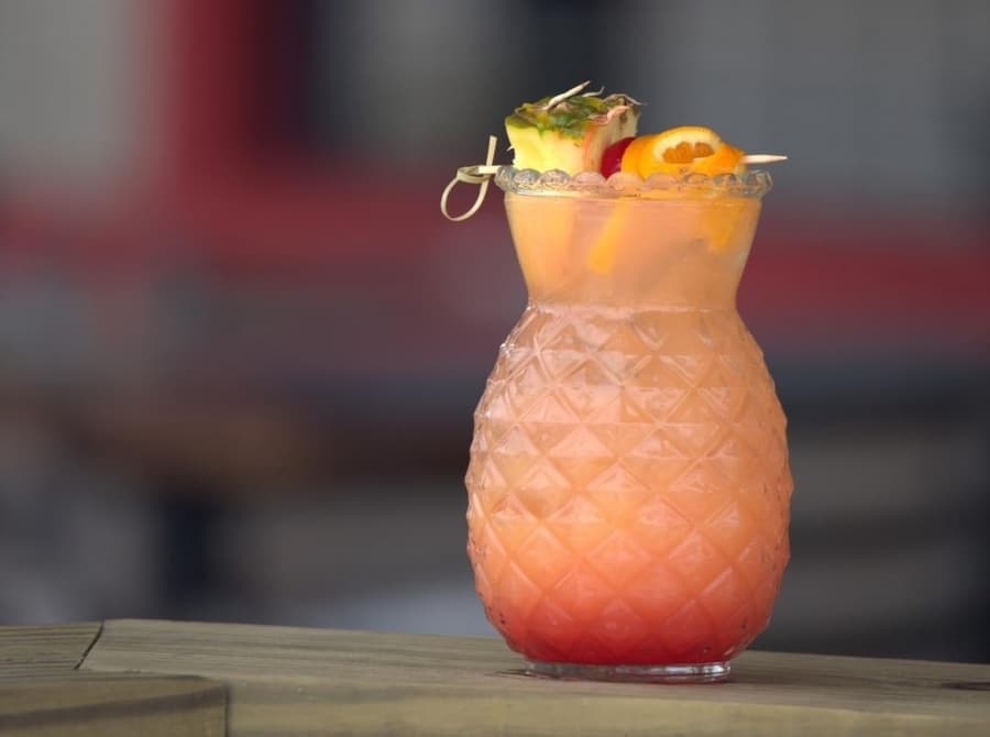 Lil’ Outriggers Hula Bar & Grill opens on Clear Lake Shores