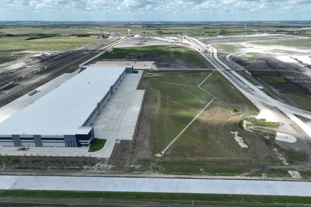 Tesla snags more industrial space in Taylor rail service park
