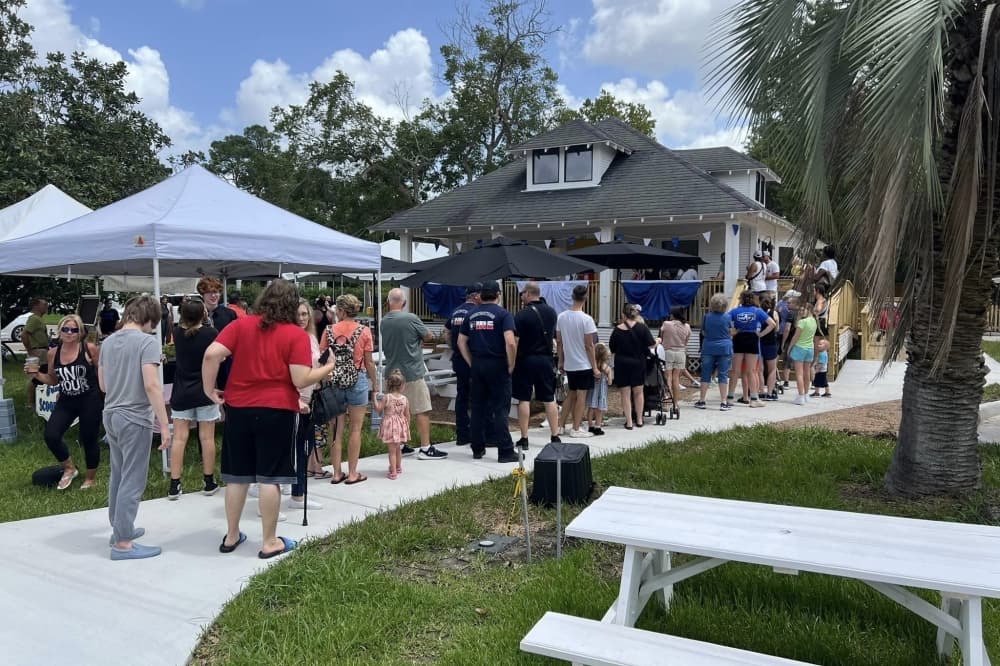 Friendswood Scoop Shop holds grand opening event