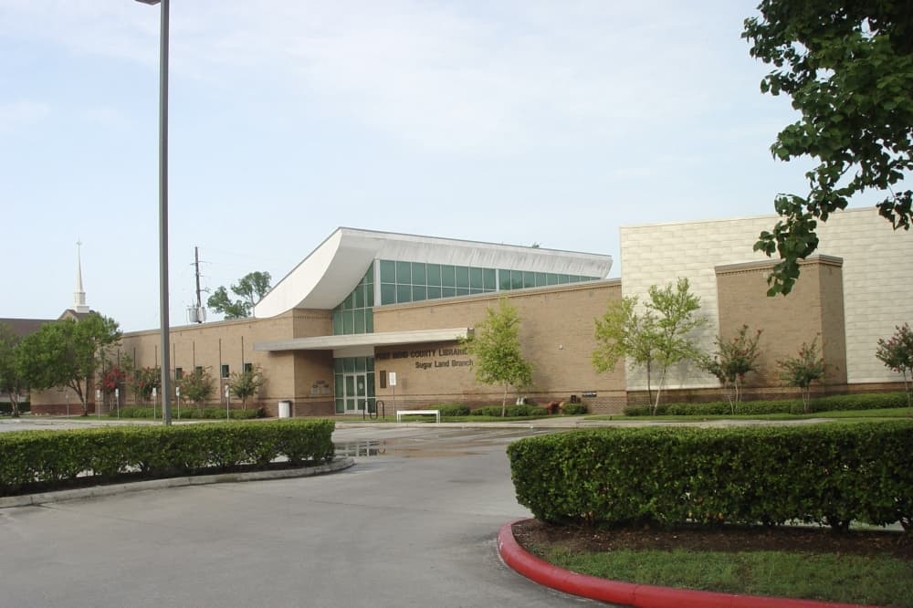 Sugar Land library celebrates 25th anniversary