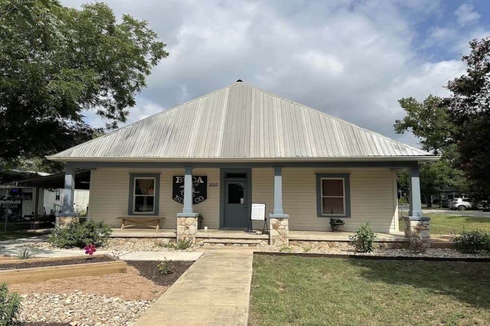 The Cozy Corner coworking space, event venue opens in downtown Buda