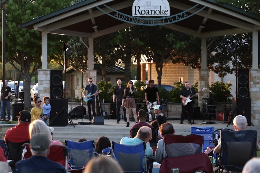 Roanoke leaders put out call for artists