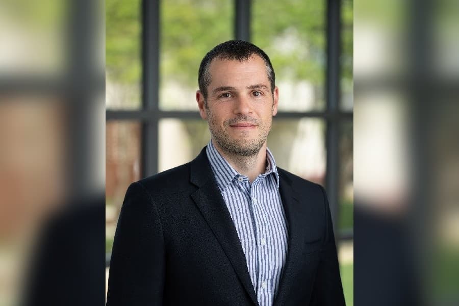 Headshot image of council member David Quint